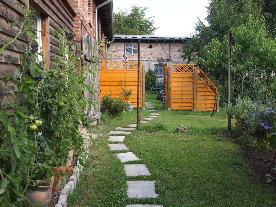 Neu Fewo Im Bauernhaus Mit Idyllischem Innenhof Und Naturgarten Mesekenhagen Exterior foto