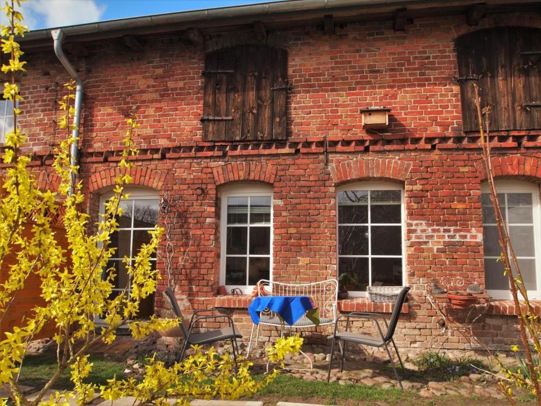 Neu Fewo Im Bauernhaus Mit Idyllischem Innenhof Und Naturgarten Mesekenhagen Exterior foto
